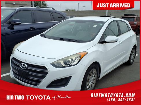 Used 2016 Hyundai Elantra GT FWD image 1