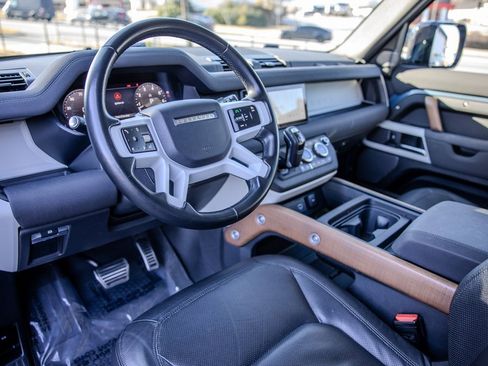 Used 2023 Land Rover Defender 110 S image 4