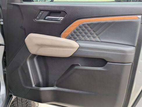 Used 2025 GMC Canyon Denali image 28