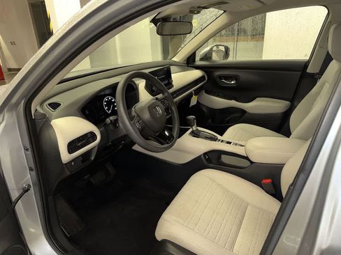 Used 2023 Honda HR-V LX image 27