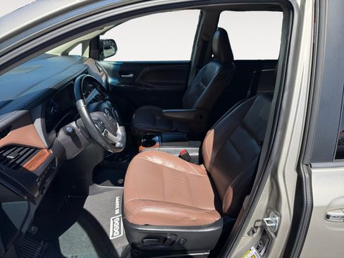Used 2017 Toyota Sienna Limited Premium AWD/4WD image 10