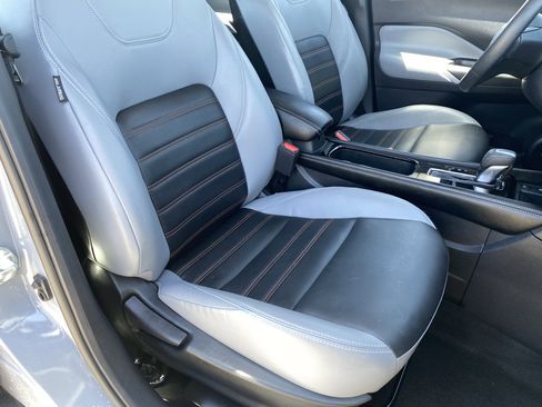 Used 2023 Nissan Kicks SR w/ SR Premium Package FWD image 10