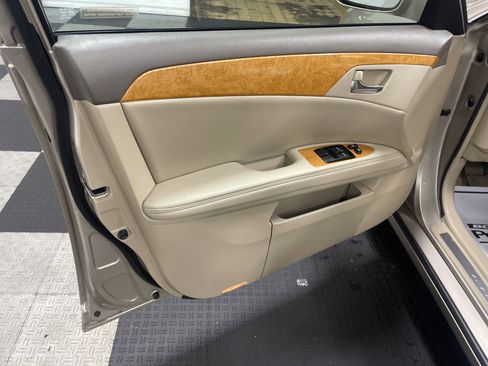 Used 2005 Toyota Avalon XLS image 10