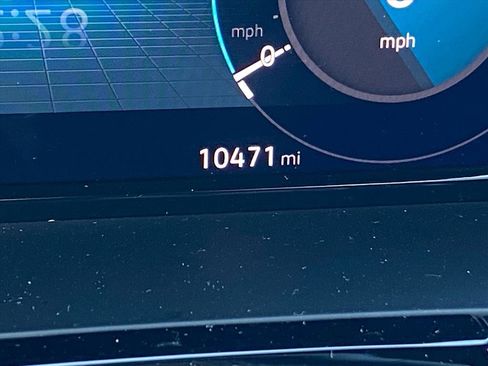 Certified 2025 Volkswagen Atlas Cross Sport SE w/ Panoramic Sunroof Package image 12