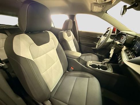 New 2026 Chevrolet Trax LS w/ LS Convenience Package FWD image 28