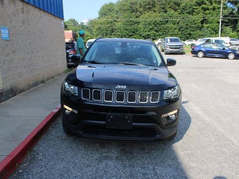 Used 2018 Jeep Compass Latitude w/ Popular Equipment Group AWD/4WD image 2