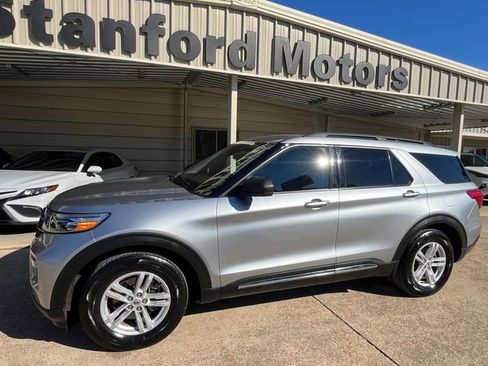 Used 2024 Ford Explorer XLT w/ Equipment Group 202A image 2