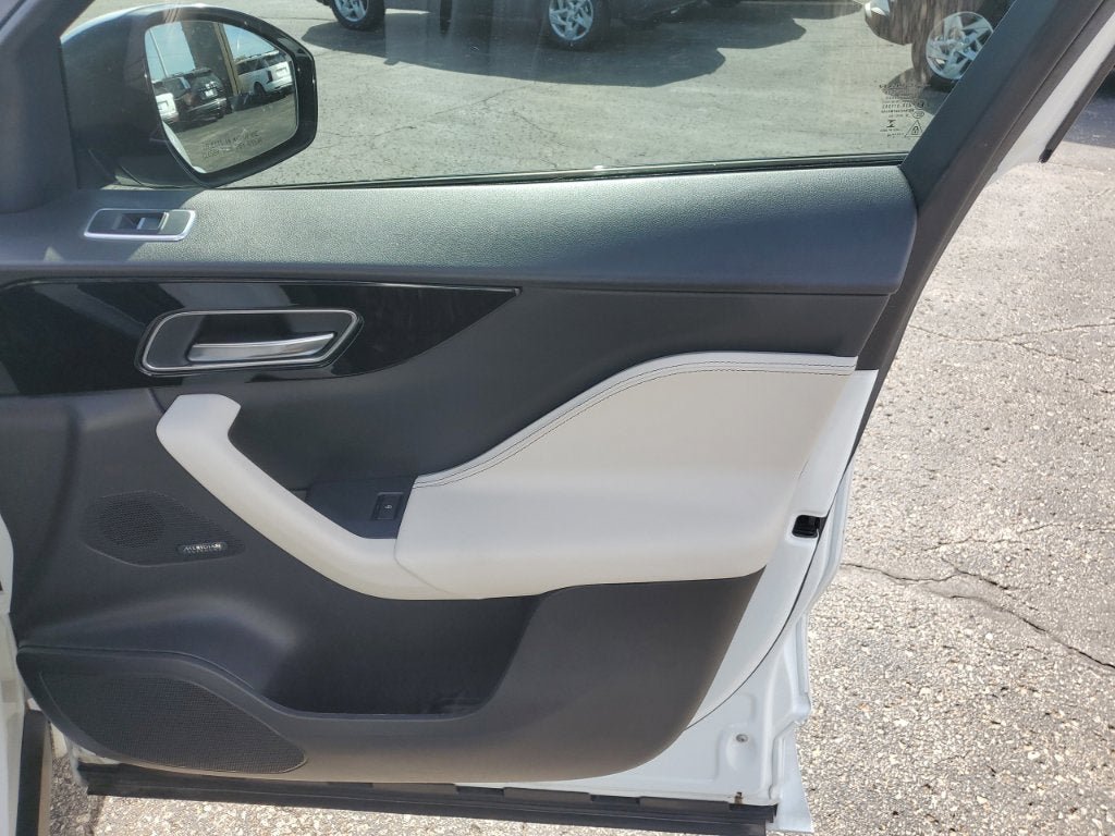 Used 2019 Jaguar F-PACE S AWD/4WD image 40