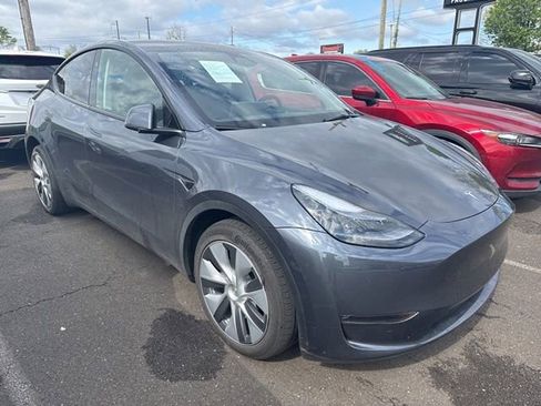 Used 2023 Tesla Model Y Long Range image 1