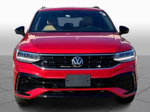 Used 2024 Volkswagen Tiguan SE R-Line image 4