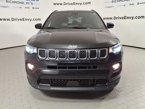 Used 2023 Jeep Compass Latitude AWD/4WD image 2