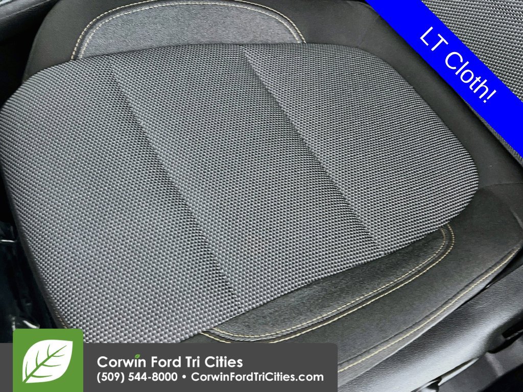 Used 2021 Chevrolet Traverse LT FWD image 24