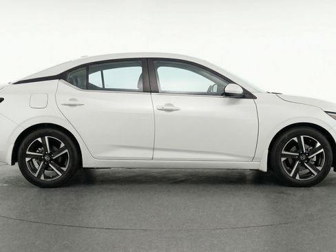 Used 2025 Nissan Sentra SV FWD image 11