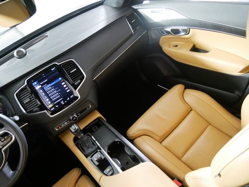 Used 2022 Volvo XC90 T6 Inscription w/ Lounge Package image 11