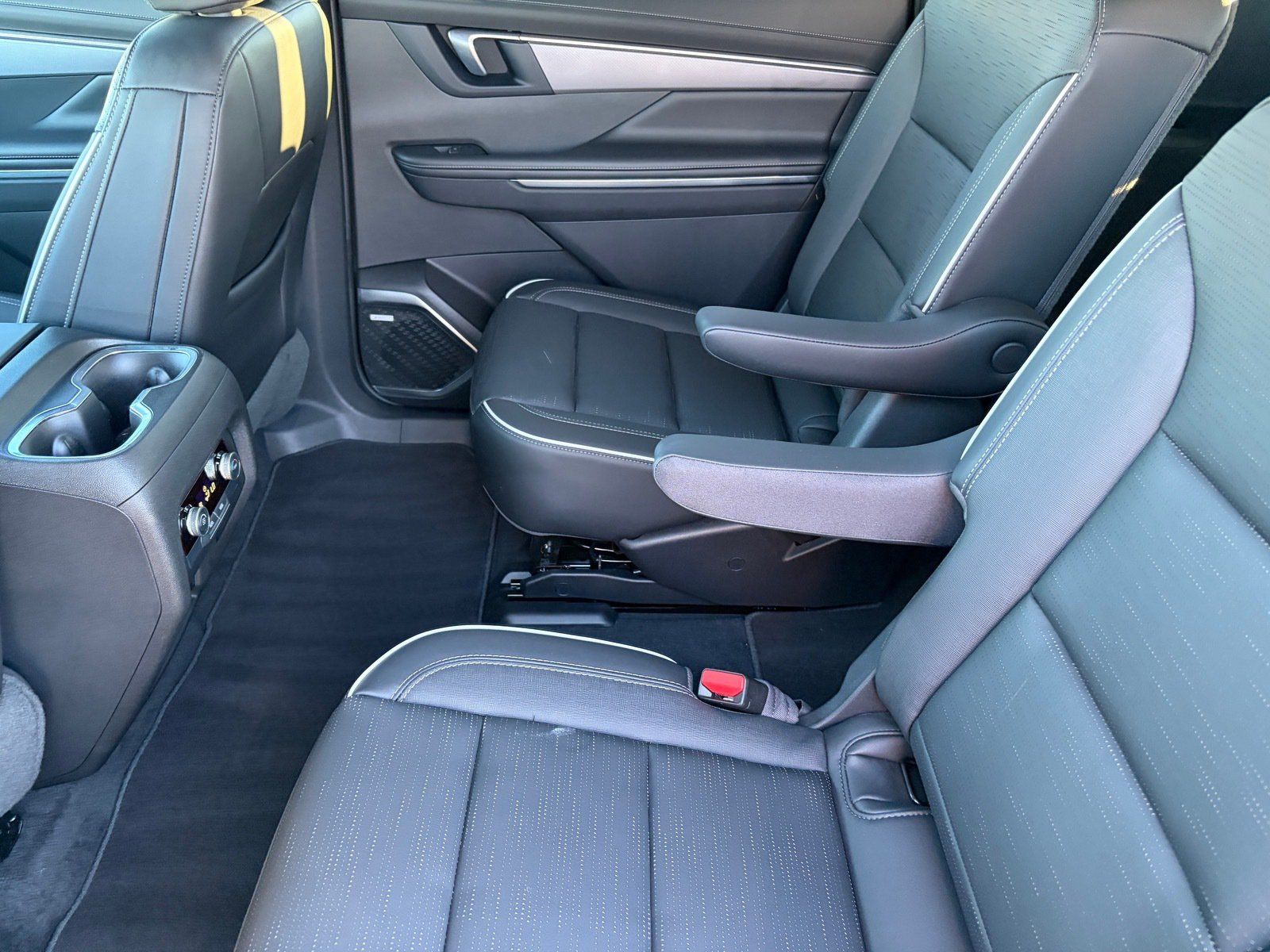 Used 2025 Buick Enclave Sport Touring w/ Power Package FWD image 13