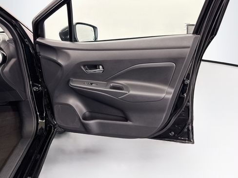 Used 2025 Nissan Versa SV FWD image 31