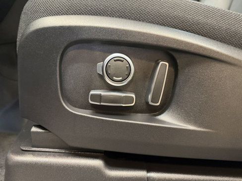 Used 2025 Land Rover Defender 130 V8 image 27