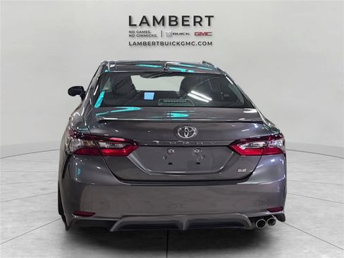 Used 2024 Toyota Camry SE image 5