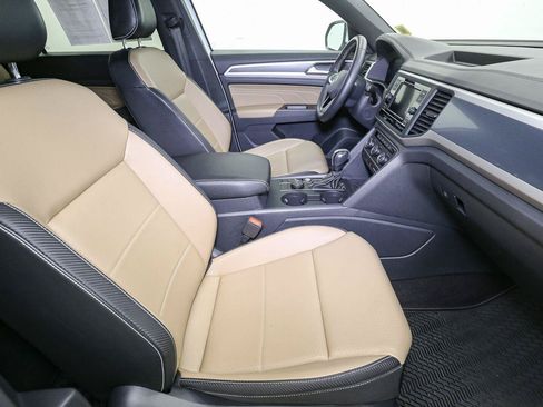 Certified 2022 Volkswagen Atlas Cross Sport SE AWD/4WD image 19