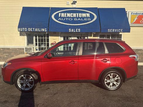 Used 2015 Mitsubishi Outlander SE image 3