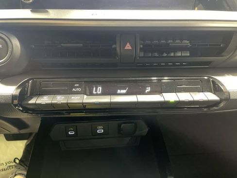 Used 2025 Toyota Prius LE FWD image 20