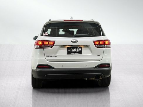 Used 2017 Kia Sorento AWD w/ LX Convenience Package image 4