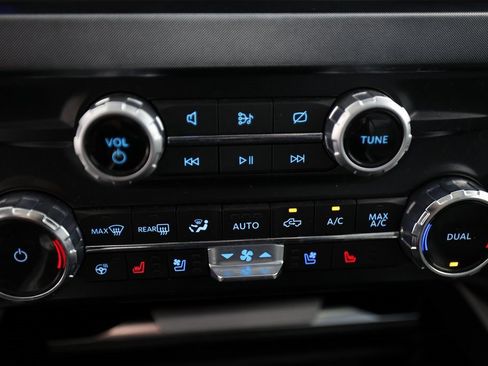 Used 2023 Ford F450 Limited w/ FX4 Off-Road Package image 28