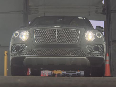 Used 2017 Bentley Bentayga W12 Sport Utility 4D image 15