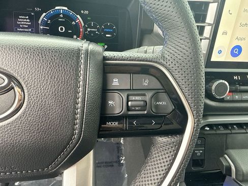 Used 2025 Toyota Sequoia Platinum image 10