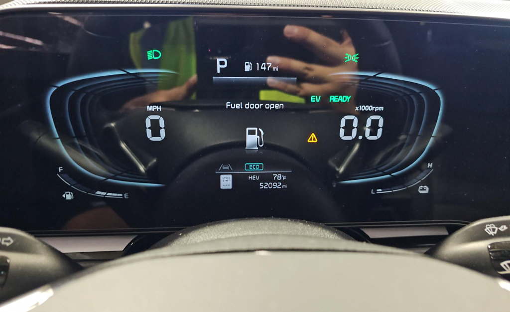 Used 2025 Kia Niro EX w/ EX Cold Weather Package FWD image 15