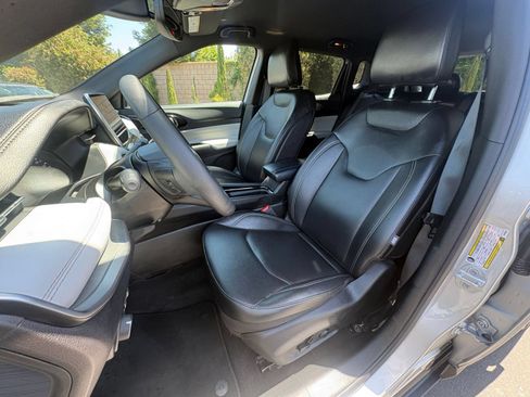 Used 2025 Jeep Compass Limited AWD/4WD image 36