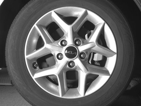 Used 2025 Kia Soul LX w/ LX Technology Package image 13