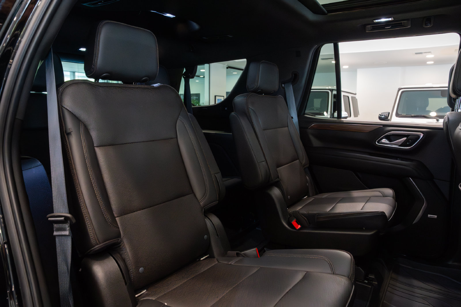 Used 2021 Chevrolet Tahoe High Country w/ Premium Package AWD/4WD image 27