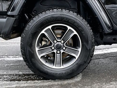 Used 2023 Jeep Wrangler Sahara w/ Cold Weather Group image 35