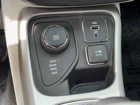 Used 2018 Jeep Compass Latitude w/ Popular Equipment Group image 25