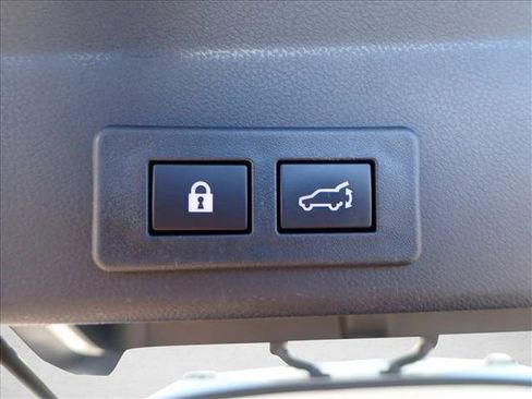 Used 2023 Subaru Ascent Touring image 7