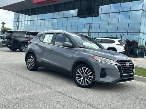 Certified 2023 Nissan Kicks SV FWD image 3