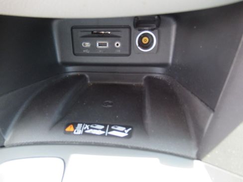 Used 2020 Chevrolet Equinox Premier FWD image 29