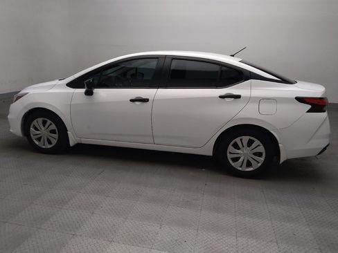 Used 2021 Nissan Versa S FWD image 3