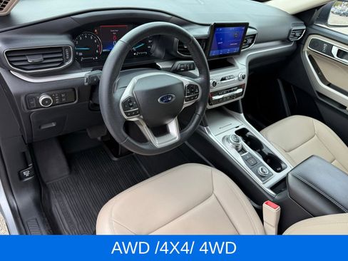 Used 2023 Ford Explorer XLT w/ Equipment Group 202A image 11