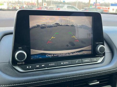 Used 2023 Nissan Rogue S image 30