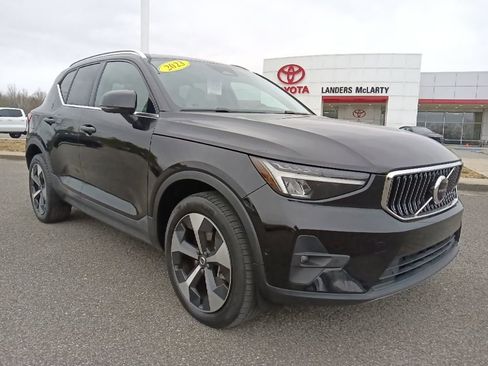 Used 2023 Volvo XC40 B5 Plus w/ Driver Assist Package image 1
