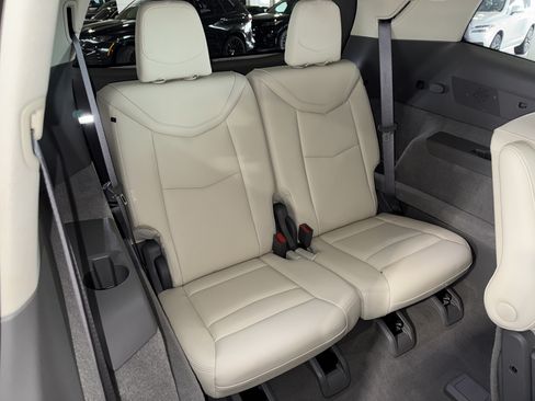Used 2023 Cadillac XT6 Premium Luxury AWD/4WD image 13