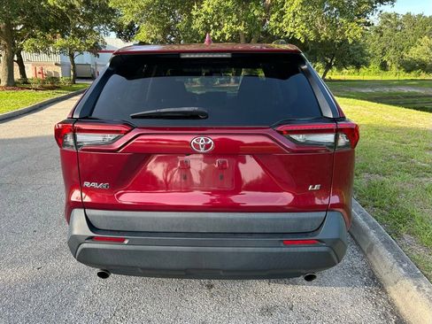 Used 2021 Toyota RAV4 LE FWD image 5