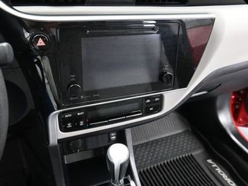 Used 2018 Toyota Corolla L image 19