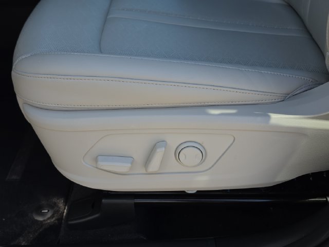Certified 2023 Kia Sorento SX FWD image 17