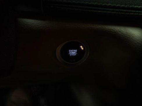 Used 2023 Chrysler Pacifica Touring-L FWD image 18