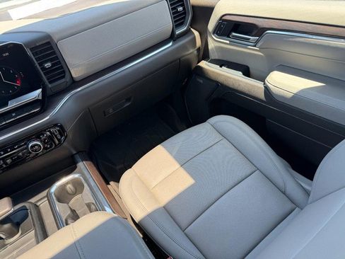 Used 2024 GMC Sierra 1500 SLT w/ SLT Premium Plus Package AWD/4WD image 15