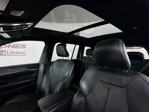 Used 2023 Jeep Grand Cherokee Overland w/ Luxury Tech Group IV image 11