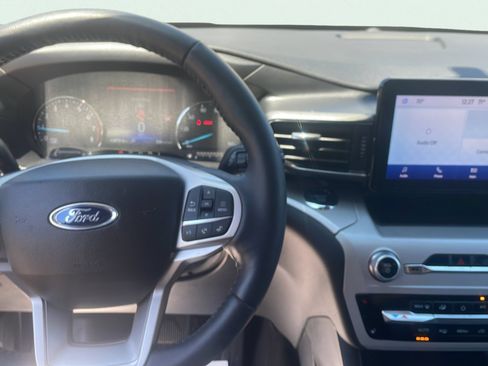 Used 2023 Ford Explorer XLT w/ Equipment Group 202A AWD/4WD image 18
